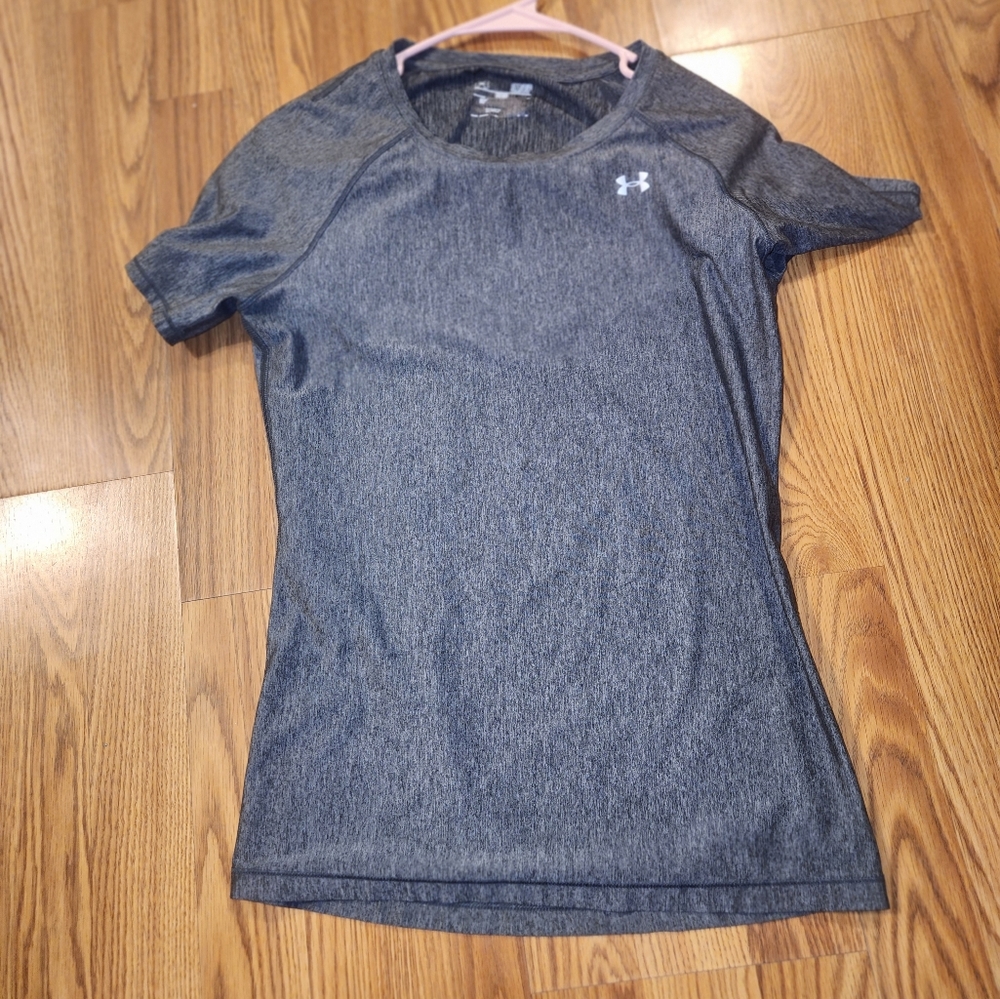 Small under Armor dry fit